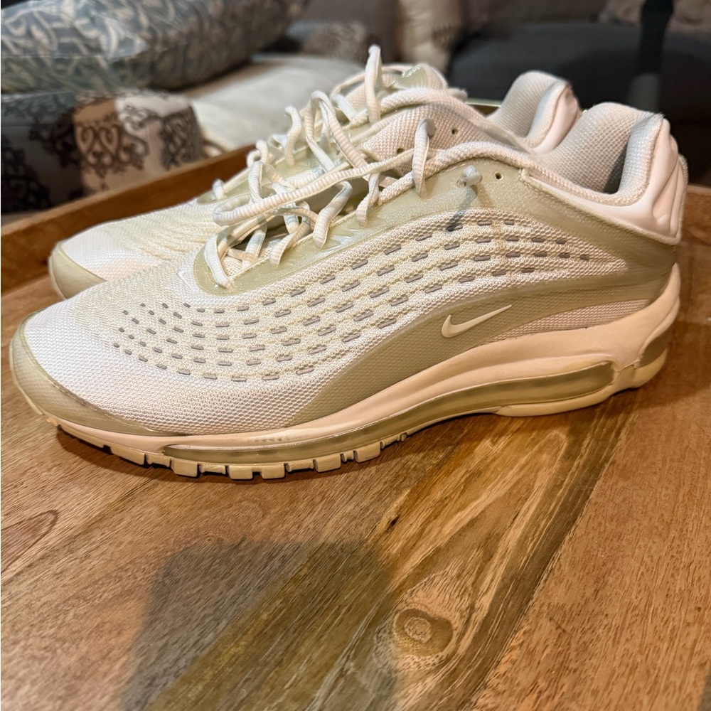 Nike AirMax Men’s White Sneakers. Size: 10